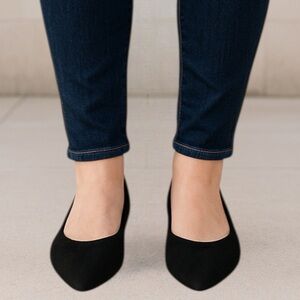 A New Day Black Pointed Toe Flats Women’s Shoes Size 8W